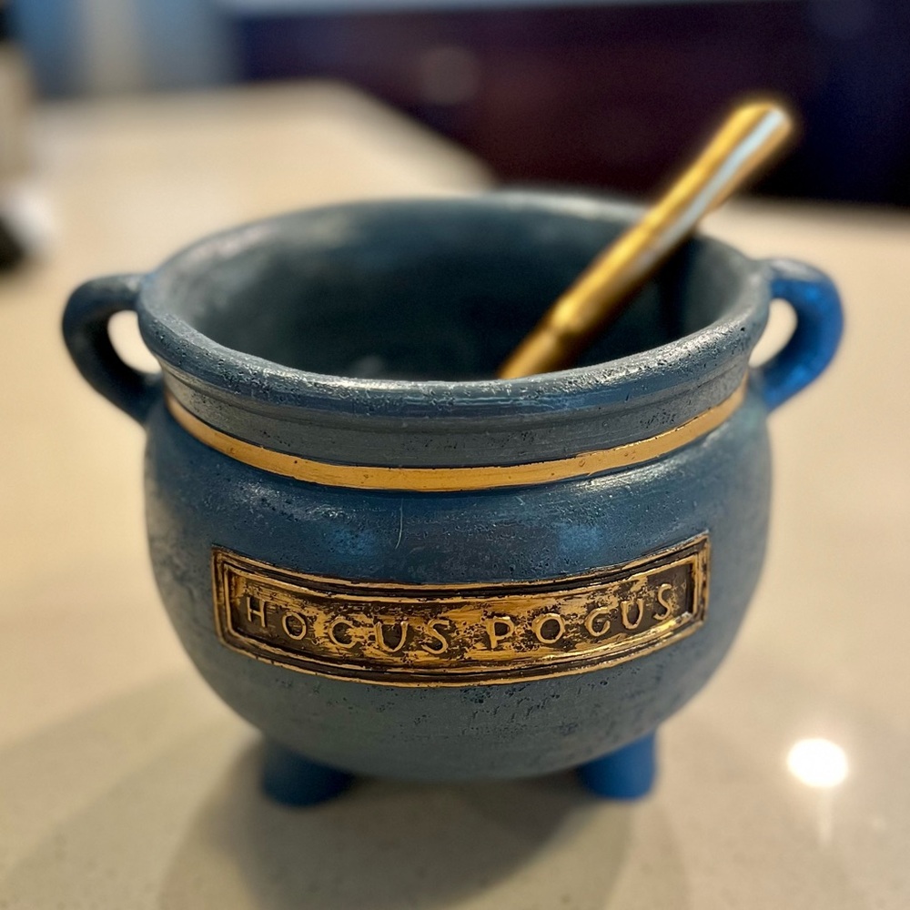 Hocus Pocus Halloween Candy Cauldron NEW